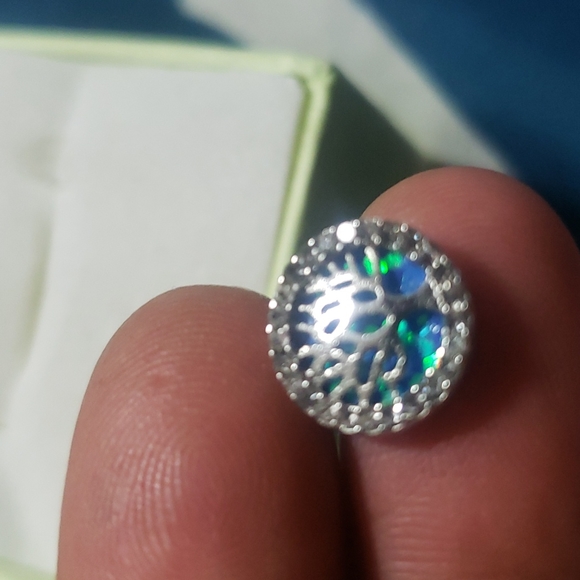 Earings - Picture 2 of 4